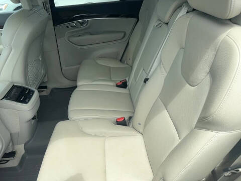 2016 Volvo XC90 T6 Momentum