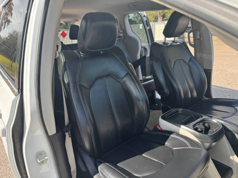 2020 Chrysler Voyager LXi