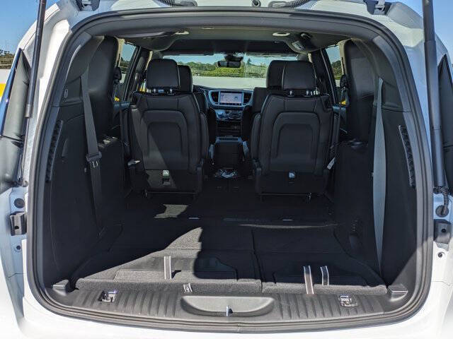 2026 Chrysler Voyager LX