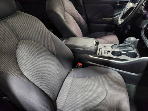 2022 Toyota Highlander LE