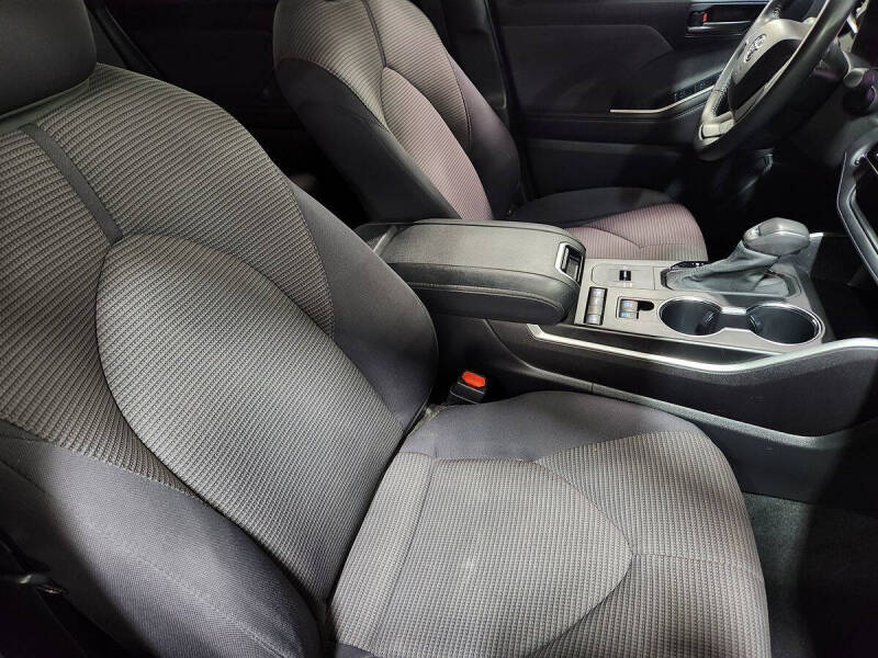 2022 Toyota Highlander LE