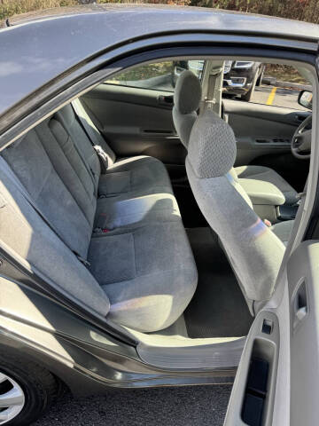 2004 Toyota Camry LE