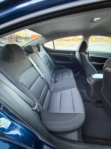 2020 Hyundai Elantra SE