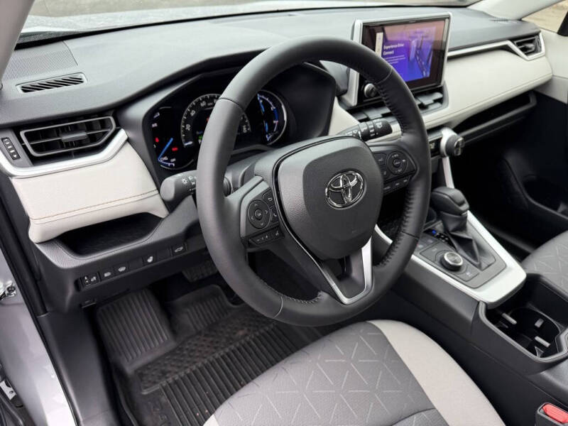 2025 Toyota RAV4 Hybrid XLE