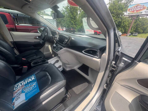 2017 Chrysler Pacifica Touring-L