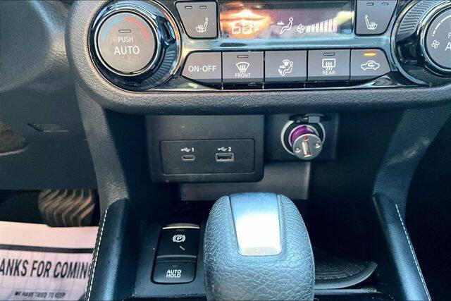 2023 Nissan Kicks SR