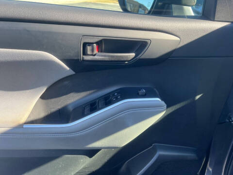 2021 Toyota Highlander LE