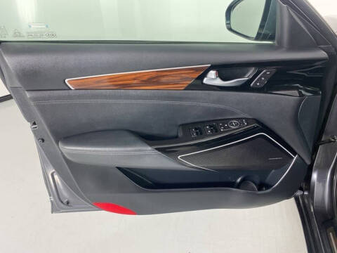 2018 Kia Cadenza Technology