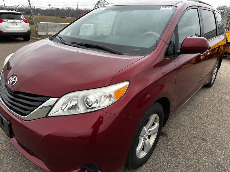 2011 Toyota Sienna LE 8-Passenger