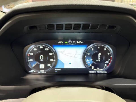 2022 Volvo XC90 T5 Momentum