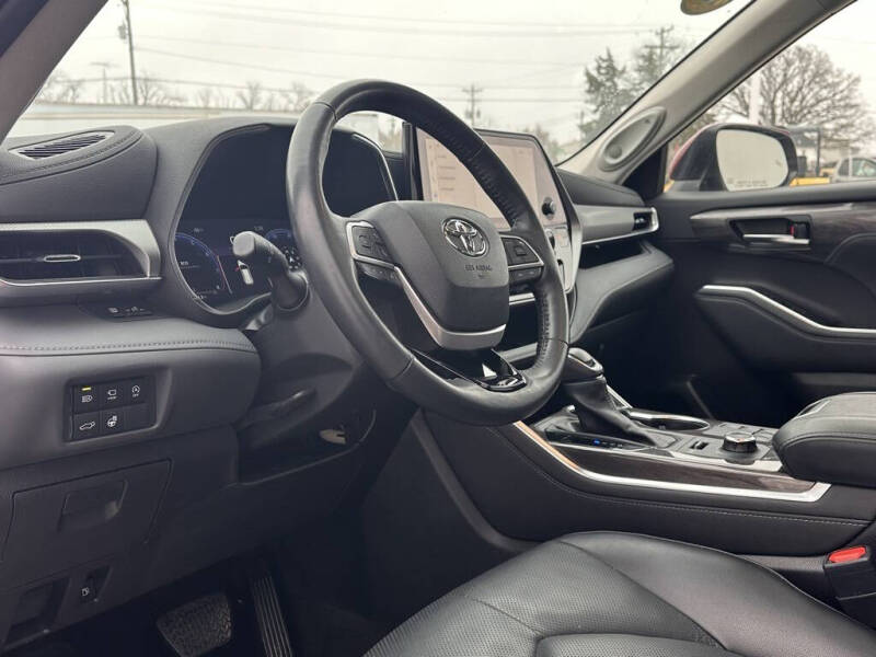 2023 Toyota Highlander L