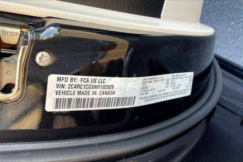 2022 Chrysler Voyager LX