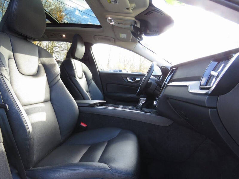 2022 Volvo V60 Cross Country T5