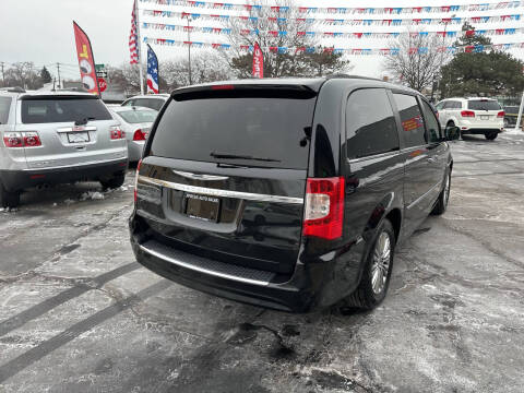 2014 Chrysler Town and Country Touring-L