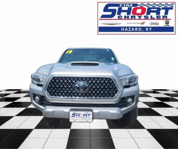 Used 2019 Toyota Tacoma TRD Sport with VIN 3TMCZ5AN8KM215782 for sale in Hazard, KY