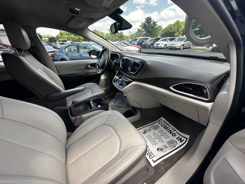 2017 Chrysler Pacifica Touring-L