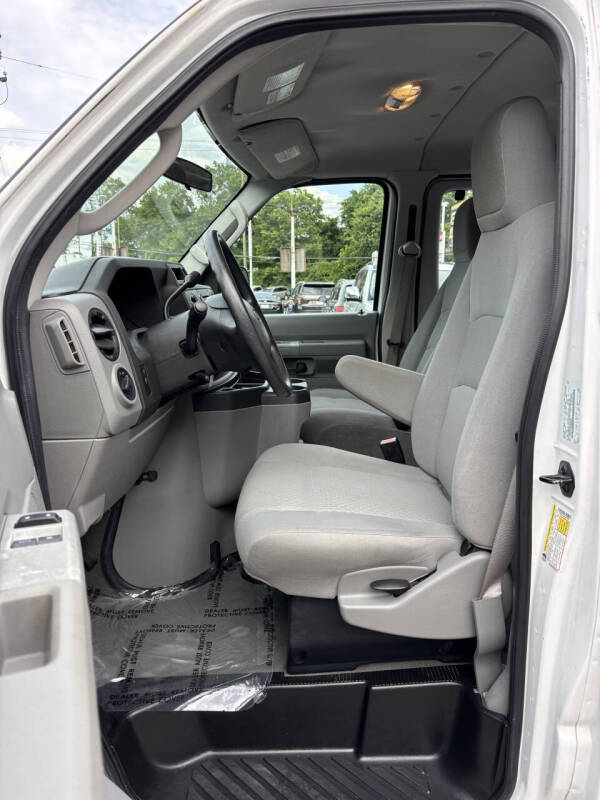 2009 Ford E-Series E-350 SD XL