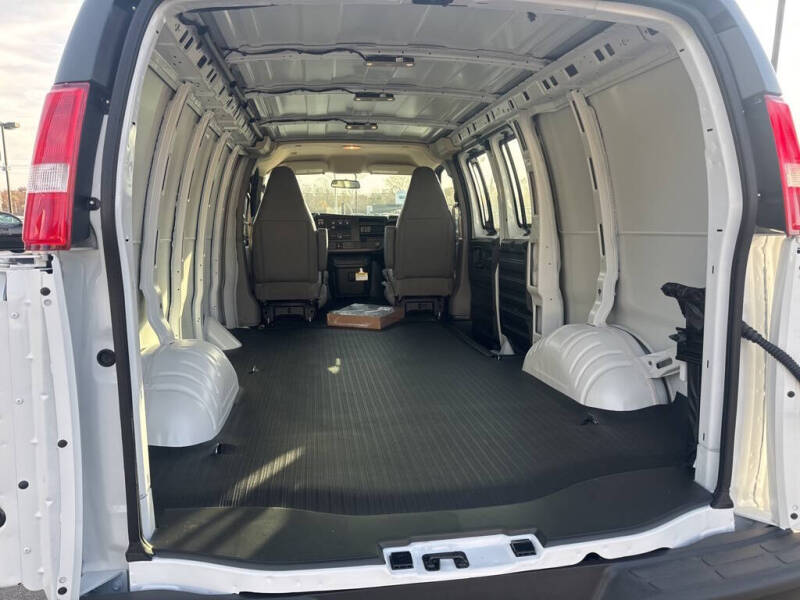 2025 Chevrolet Express 2500