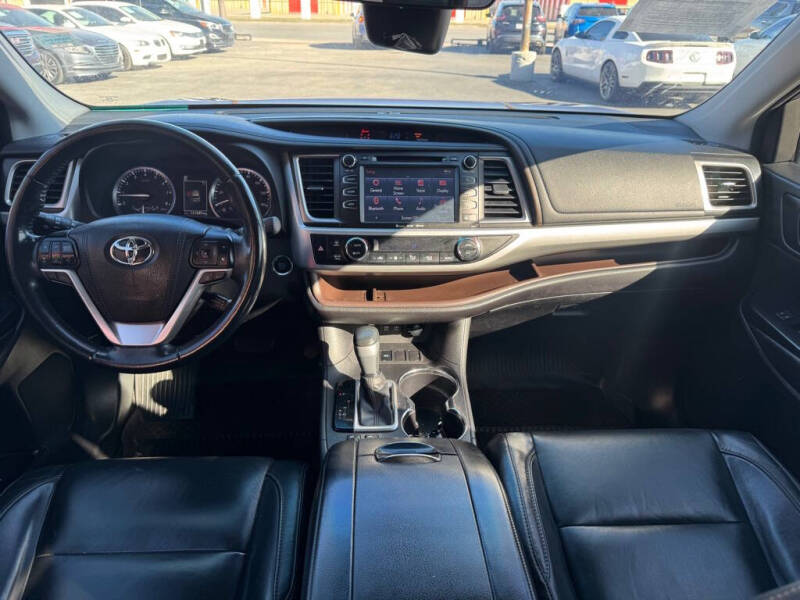 2017 Toyota Highlander SE