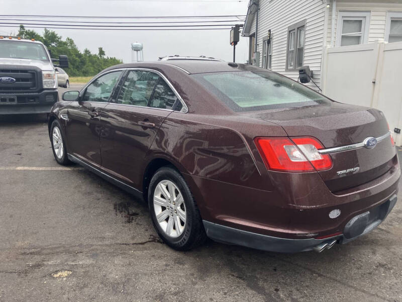 2010 Ford Taurus SE