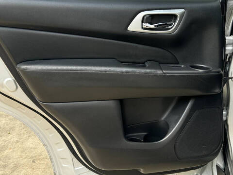 2019 Nissan Pathfinder SV