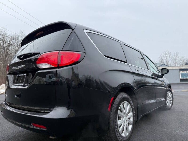 2021 Chrysler Voyager L