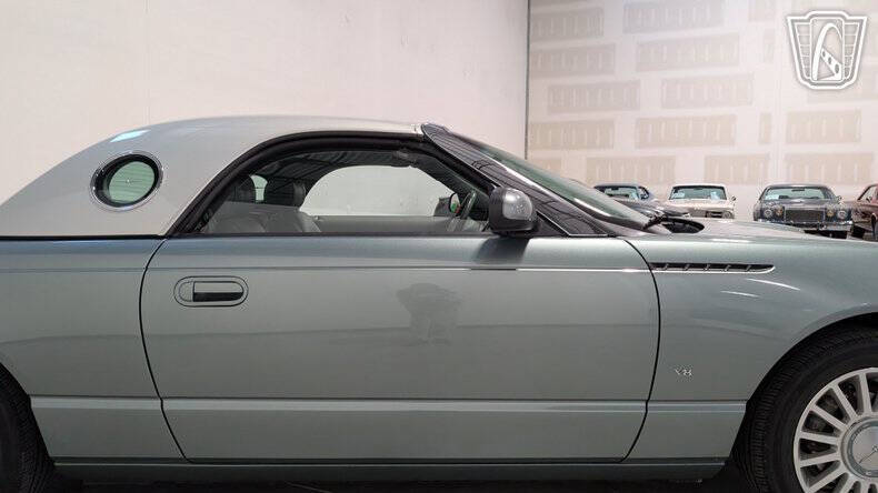 2004 Ford Thunderbird
