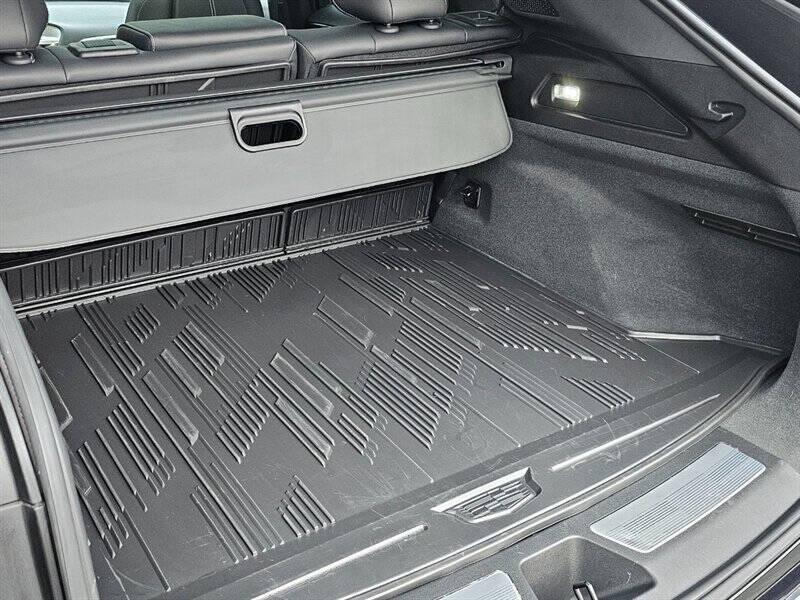 2024 Cadillac LYRIQ Luxury 3