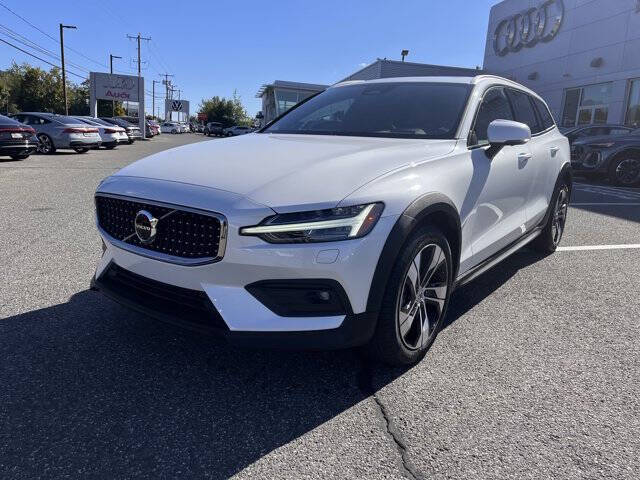2024 Volvo V60 Cross Country B5 Plus