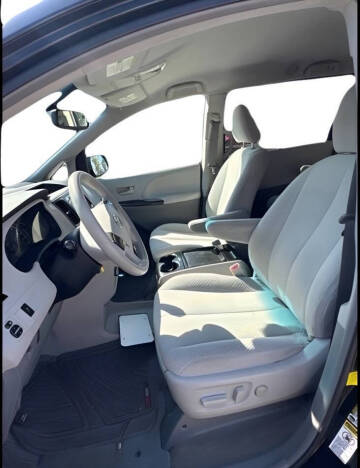 2011 Toyota Sienna LE 8-Passenger