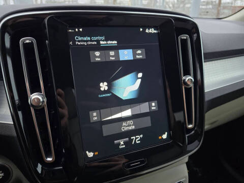 2021 Volvo XC40 T5 Momentum