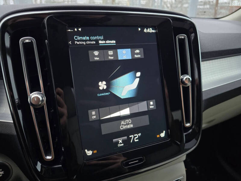 2021 Volvo XC40 T5 Momentum