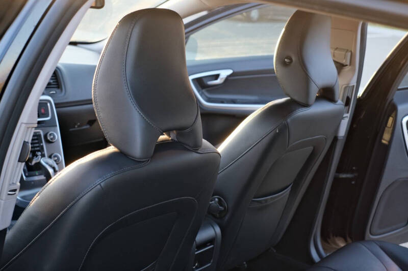 2015 Volvo V60 T5 Drive-E Premier Plus