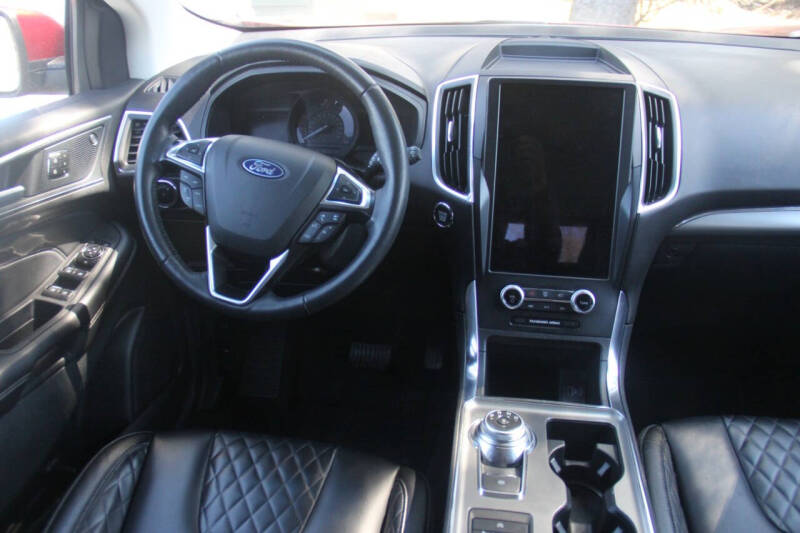 2024 Ford Edge Titanium