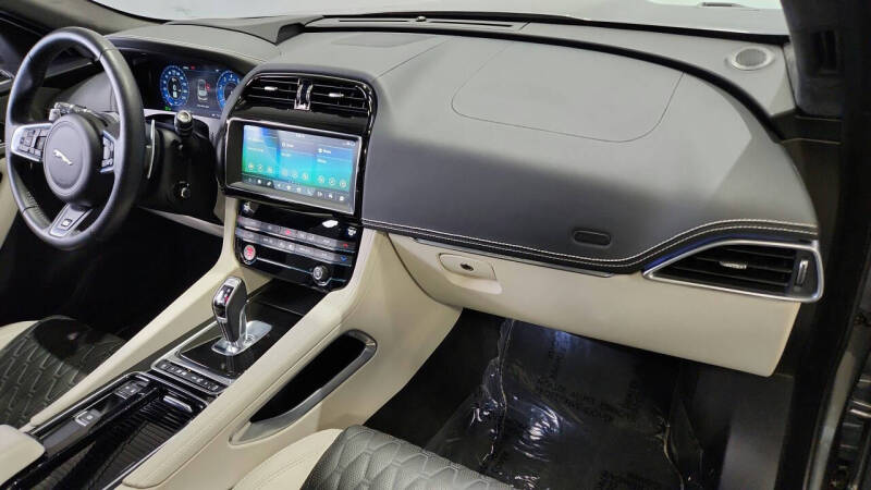 2020 Jaguar F-PACE SVR