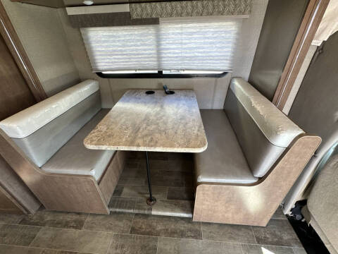2019 Winnebago Outlook