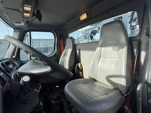 2016 Freightliner M2 106
