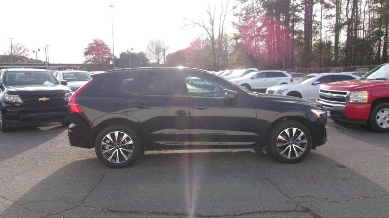 2025 Volvo XC60 B5 Core Dark Theme