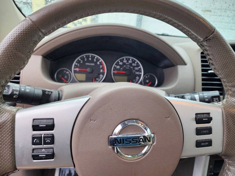 2011 Nissan Pathfinder LE