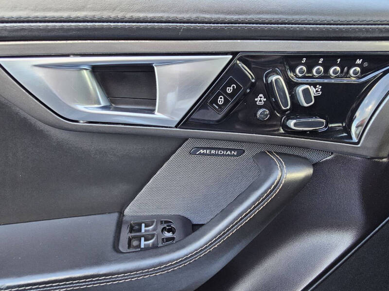 2014 Jaguar F-TYPE V8 S