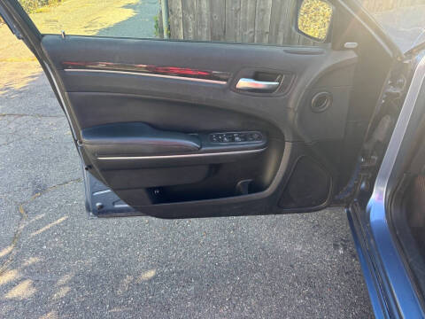 2011 Chrysler 300 Limited