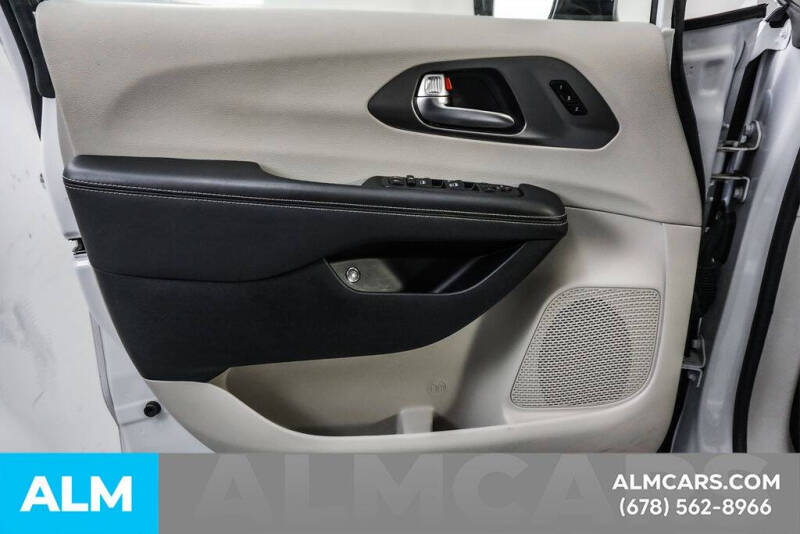 2024 Chrysler Pacifica Plug-In Hybrid Select