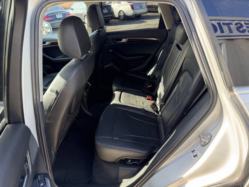 2011 Audi Q5 2.0T quattro Premium Plus