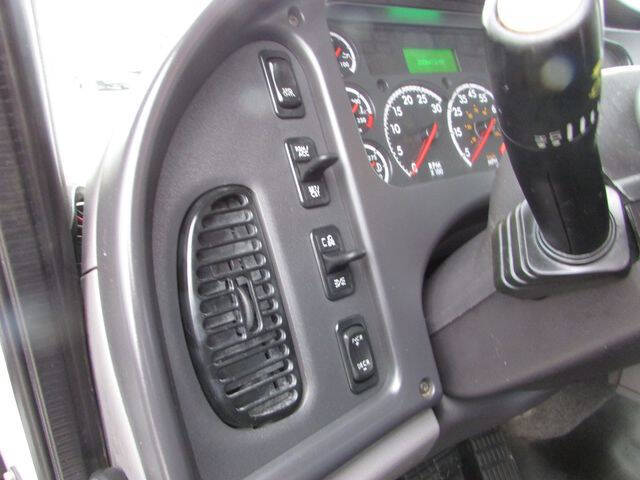 2017 Freightliner M2 106