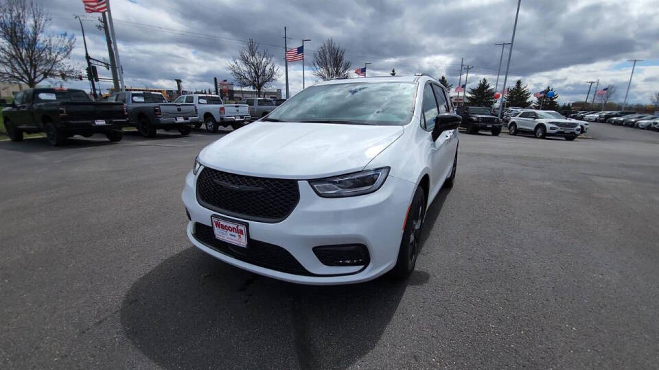 2024 Chrysler Pacifica for sale at Victoria Auto Sales in Victoria, MN