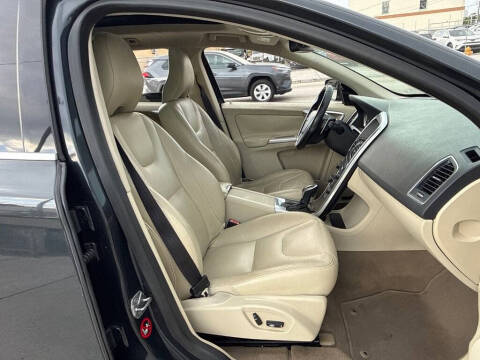 2015 Volvo XC60 T6 Drive-E Premier Plus