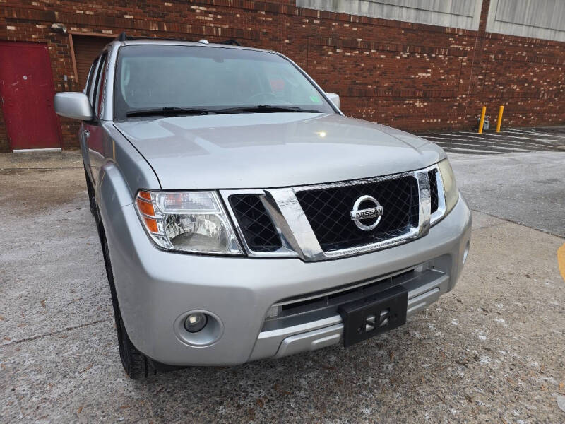 2011 Nissan Pathfinder LE