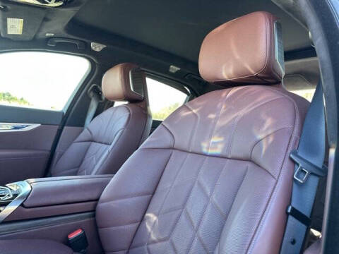 2025 BMW 7 Series 740i xDrive