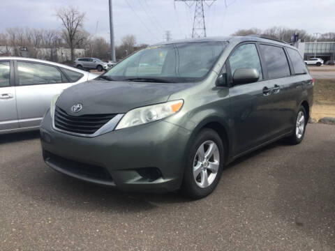 2012 Toyota Sienna LE 7-Passenger Auto Access Seat