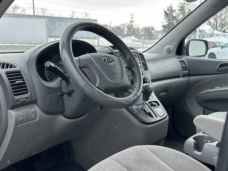 2010 Kia Sedona LX